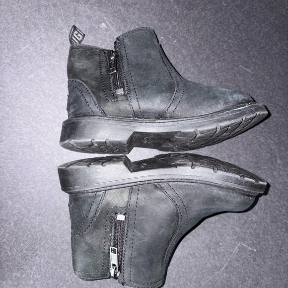 UGG Black Kids Boots - Picture 2 of 5